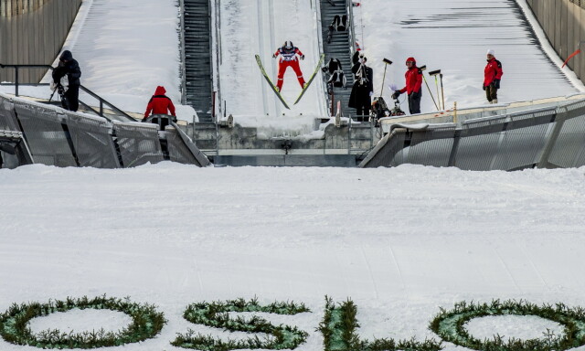OSLO 20130317.
World Cup Holmenkollen 2013.
Anette Sagen under hopprennet i verdenscupen i Holmenkollen i Oslo søndag.
Foto: Stian Lysberg Solum / NTB scanpix